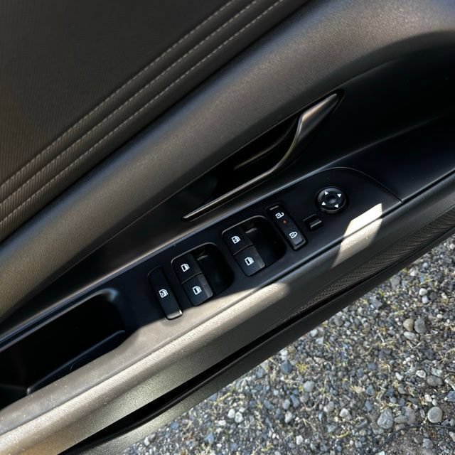 Certified 2025 Hyundai Elantra Sport FWD image 9