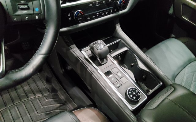 Used 2024 Nissan Pathfinder Platinum image 21