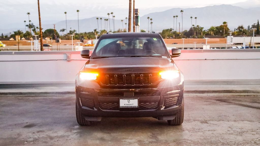 New 2025 Jeep Grand Cherokee L Altitude image 3