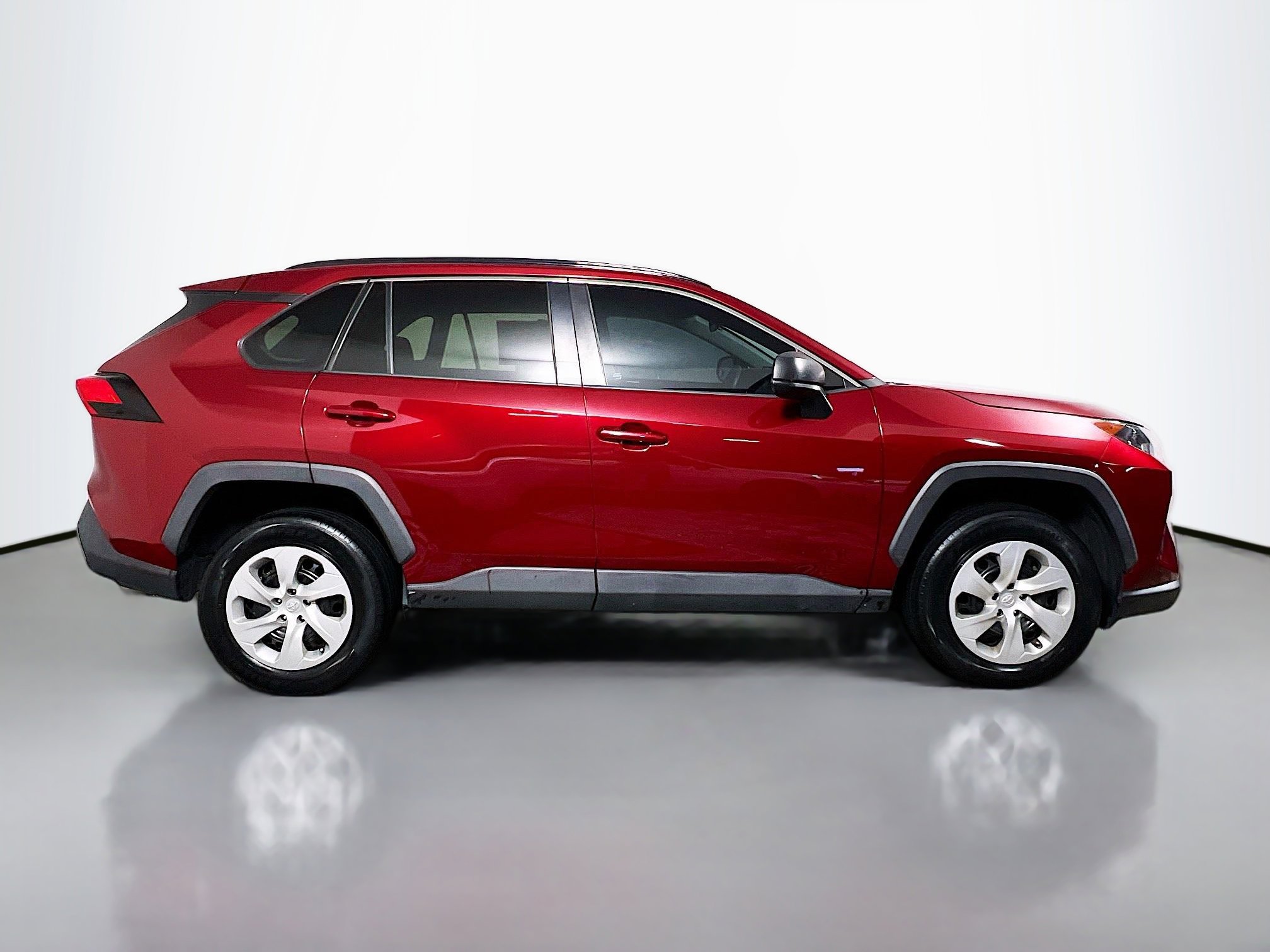 Used 2021 Toyota RAV4 LE image 3