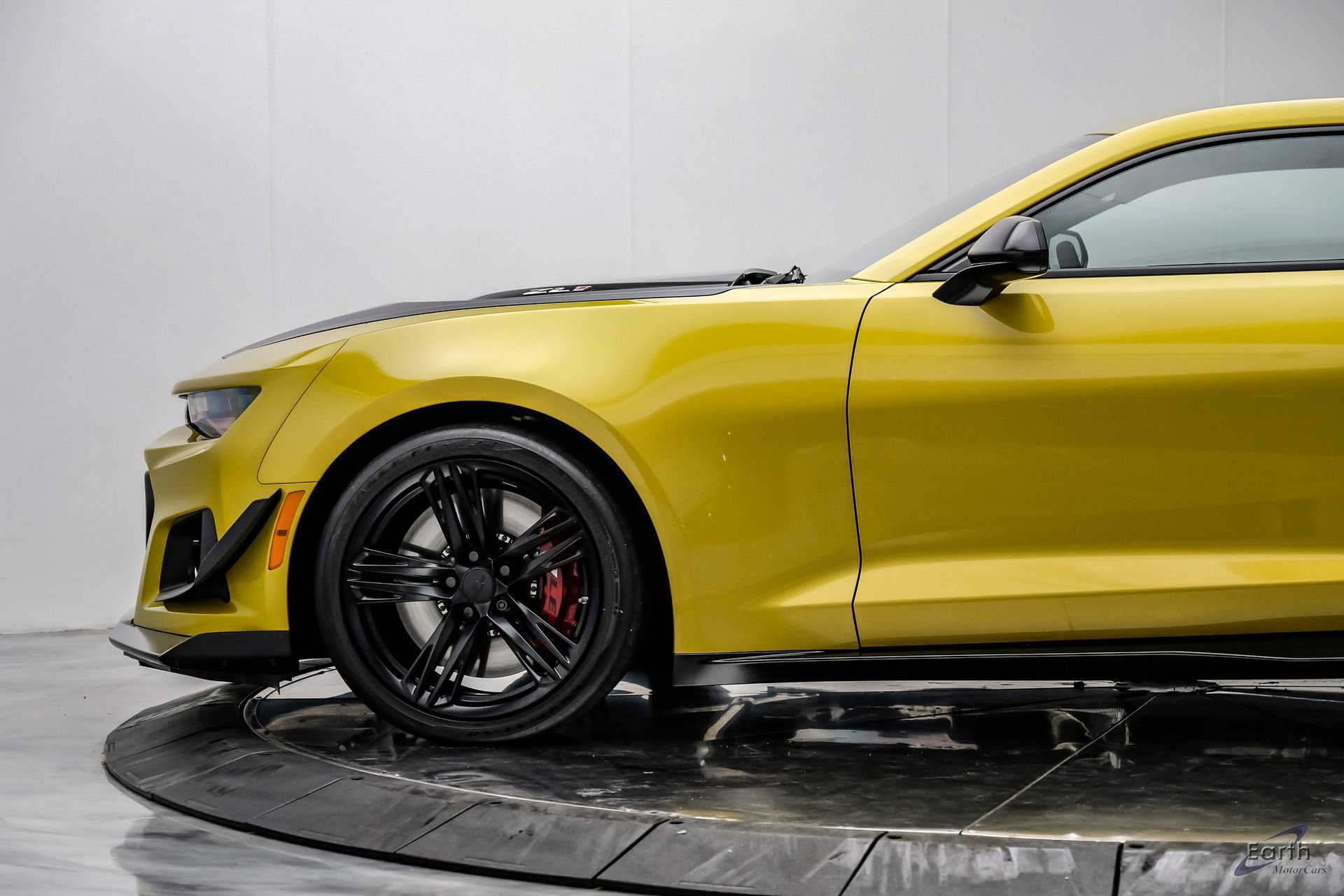 Used 2024 Chevrolet Camaro ZL1 RWD image 9