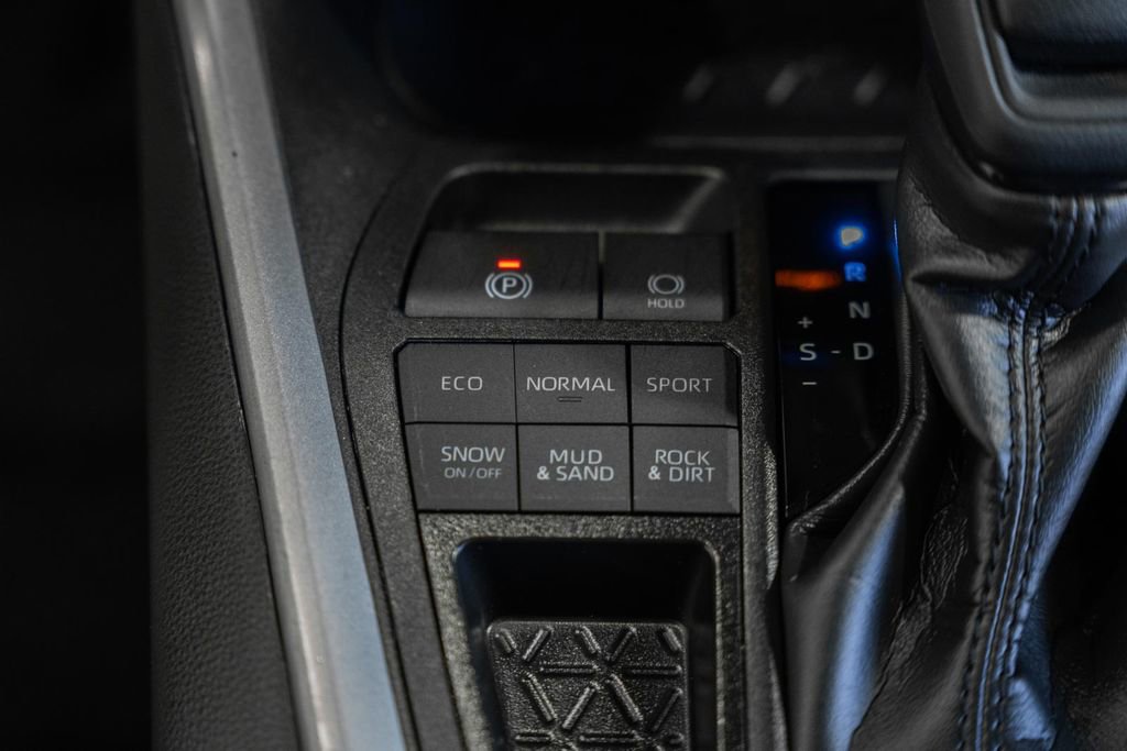 Used 2025 Toyota RAV4 LE image 22