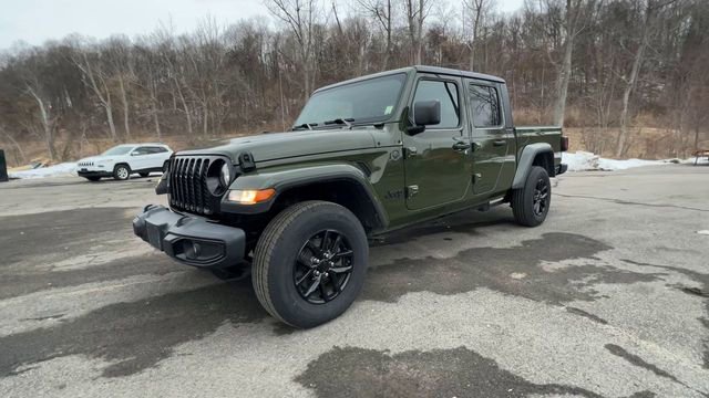 Used 2022 Jeep Gladiator Sport image 4