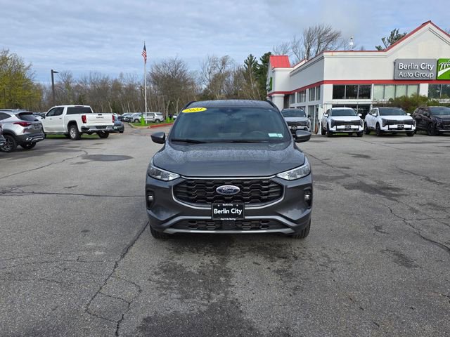 Used 2023 Ford Escape ST-Line Select w/ Tech Pack #1 AWD/4WD image 3