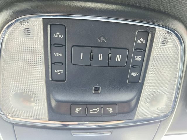 Used 2020 Jeep Grand Cherokee Overland AWD/4WD image 33