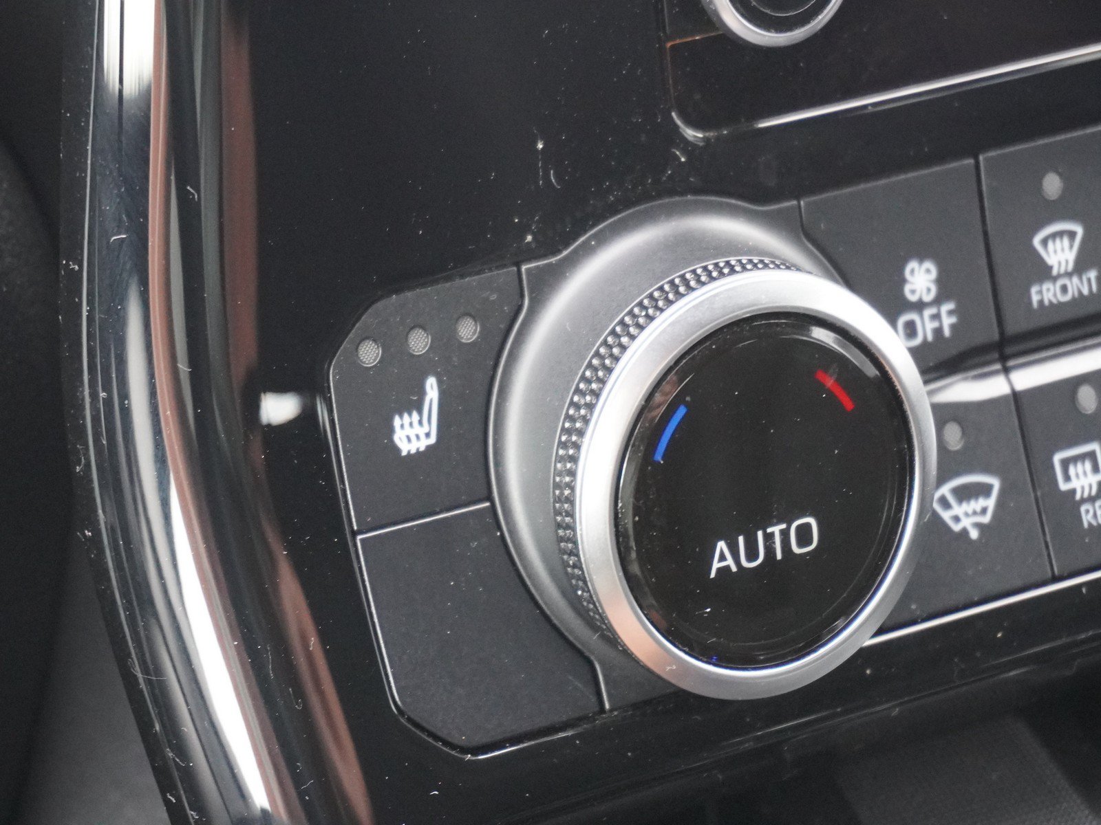 Used 2023 Toyota Highlander XLE FWD image 27