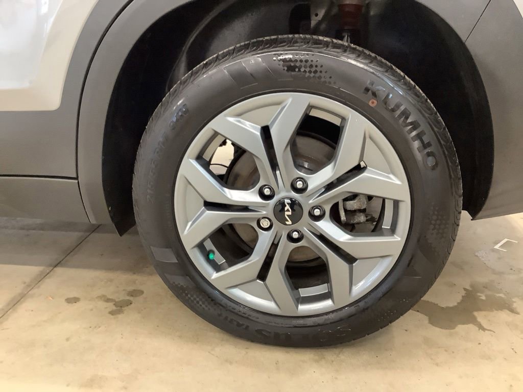 Certified 2025 Kia Seltos LX AWD/4WD image 24