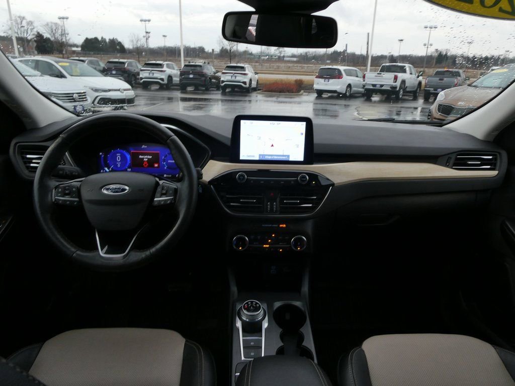 Used 2022 Ford Escape Titanium w/ Titanium Elite Package AWD/4WD image 3