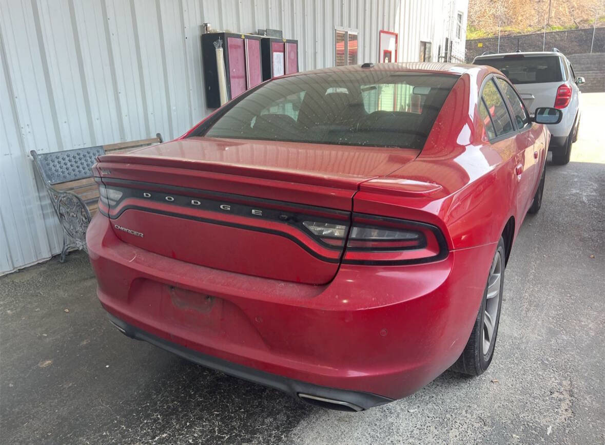 Used 2015 Dodge Charger SE w/ Sport Appearance Group image 4