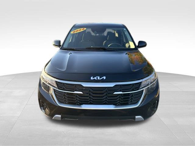 Used 2024 Kia Seltos LX AWD/4WD image 2