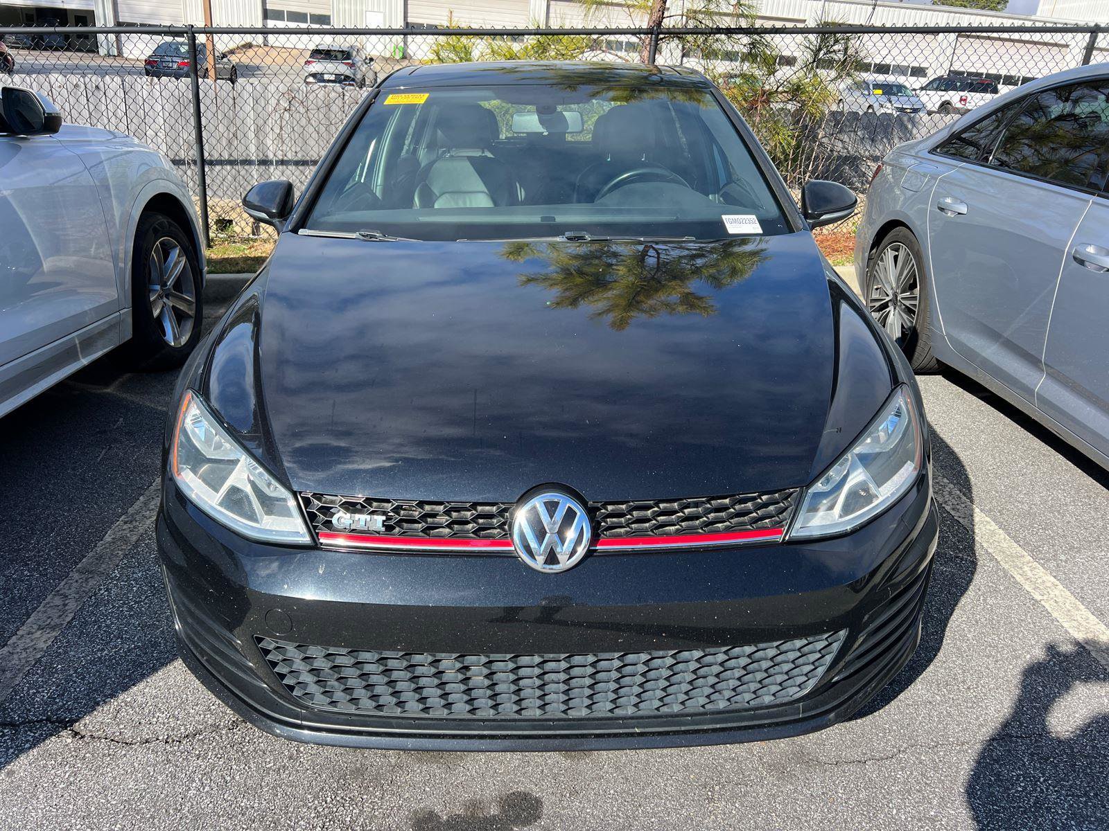 Used 2016 Volkswagen GTI SE image 2
