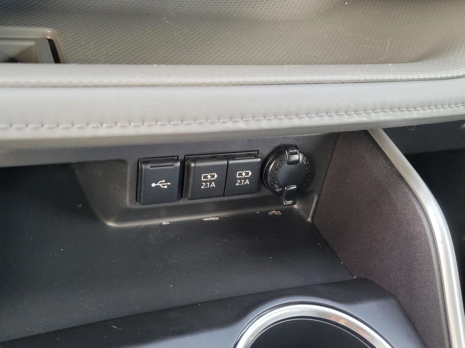 Used 2021 Toyota Highlander XLE image 29