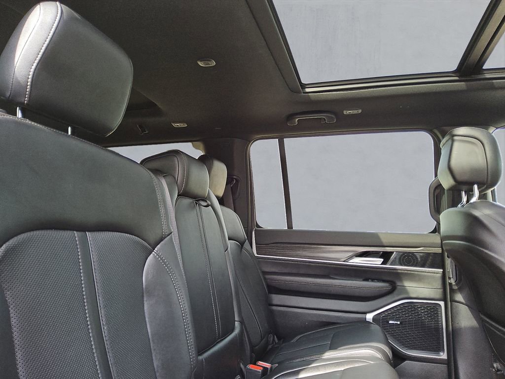 Used 2023 Jeep Wagoneer L Series II w/ Premium Group I image 31