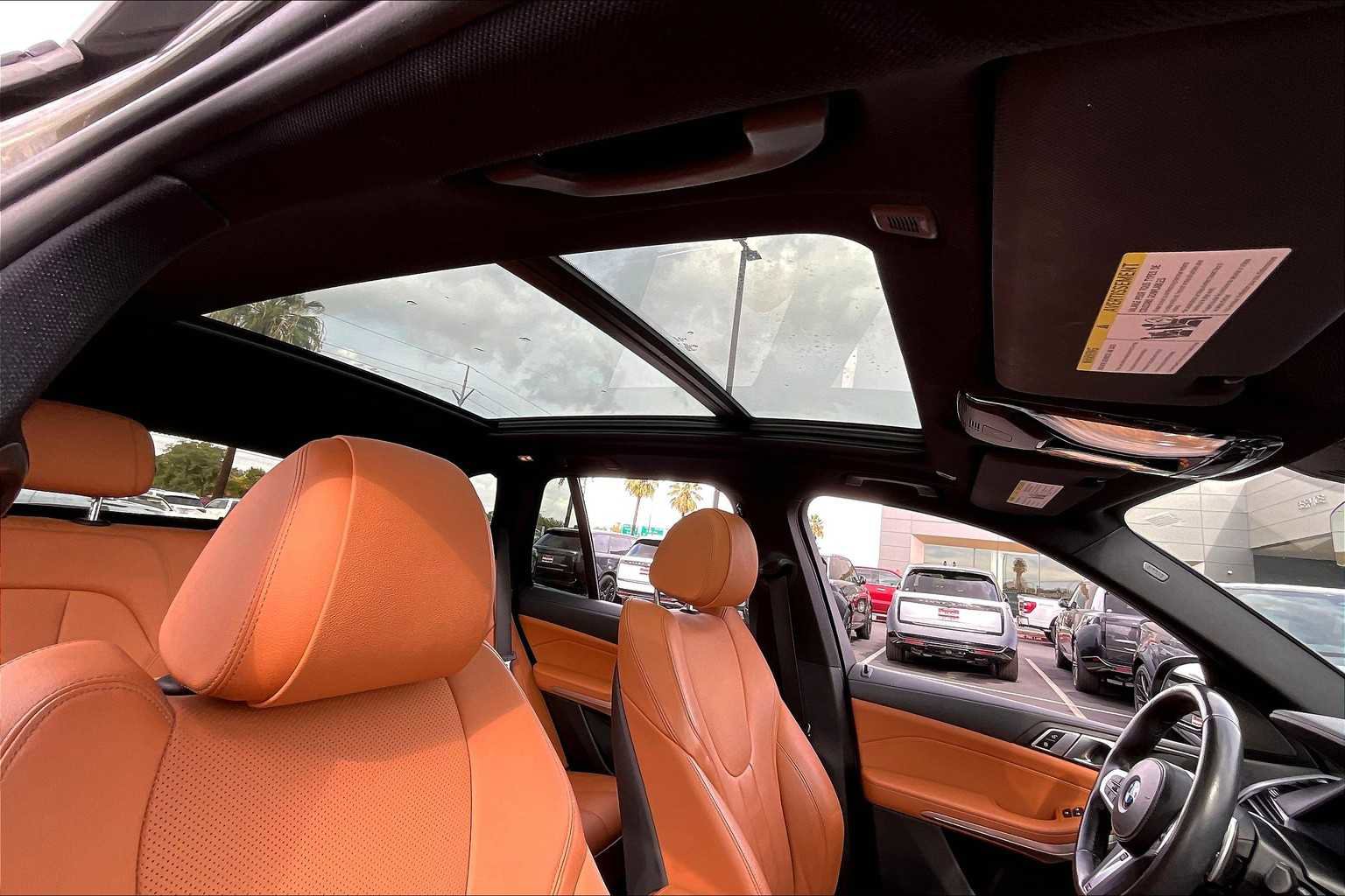 Used 2022 BMW X5 xDrive40i w/ M Sport Package image 25