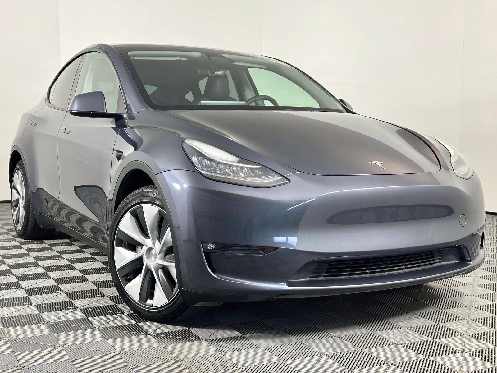 Used 2023 Tesla Model Y Long Range AWD/4WD image 1