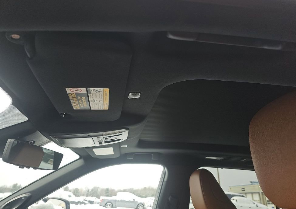 Used 2025 Toyota Highlander Platinum image 3