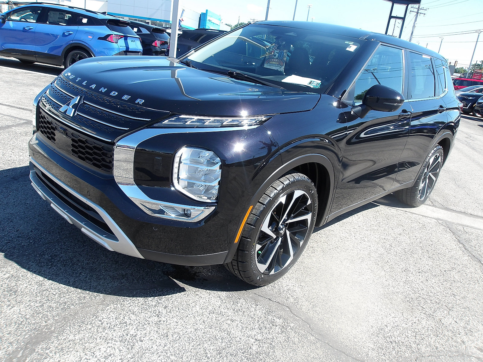 Used 2023 Mitsubishi Outlander SE AWD/4WD image 3