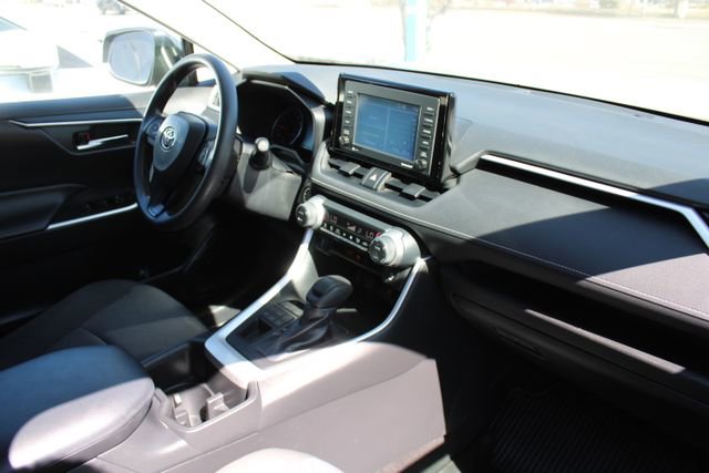 Used 2022 Toyota RAV4 XLE image 18