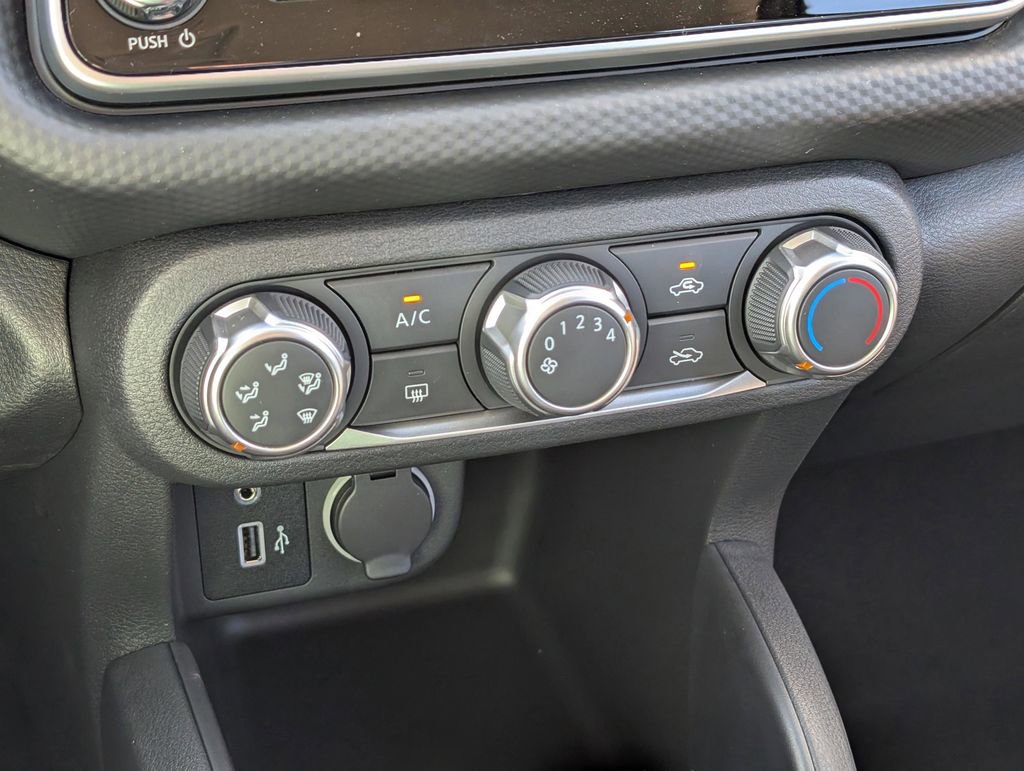 New 2025 Nissan Kicks Play S image 27