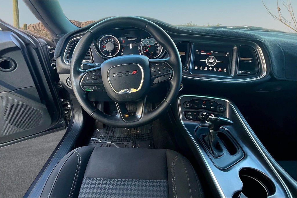 Used 2018 Dodge Challenger SXT w/ Driver Convenience Group RWD image 5