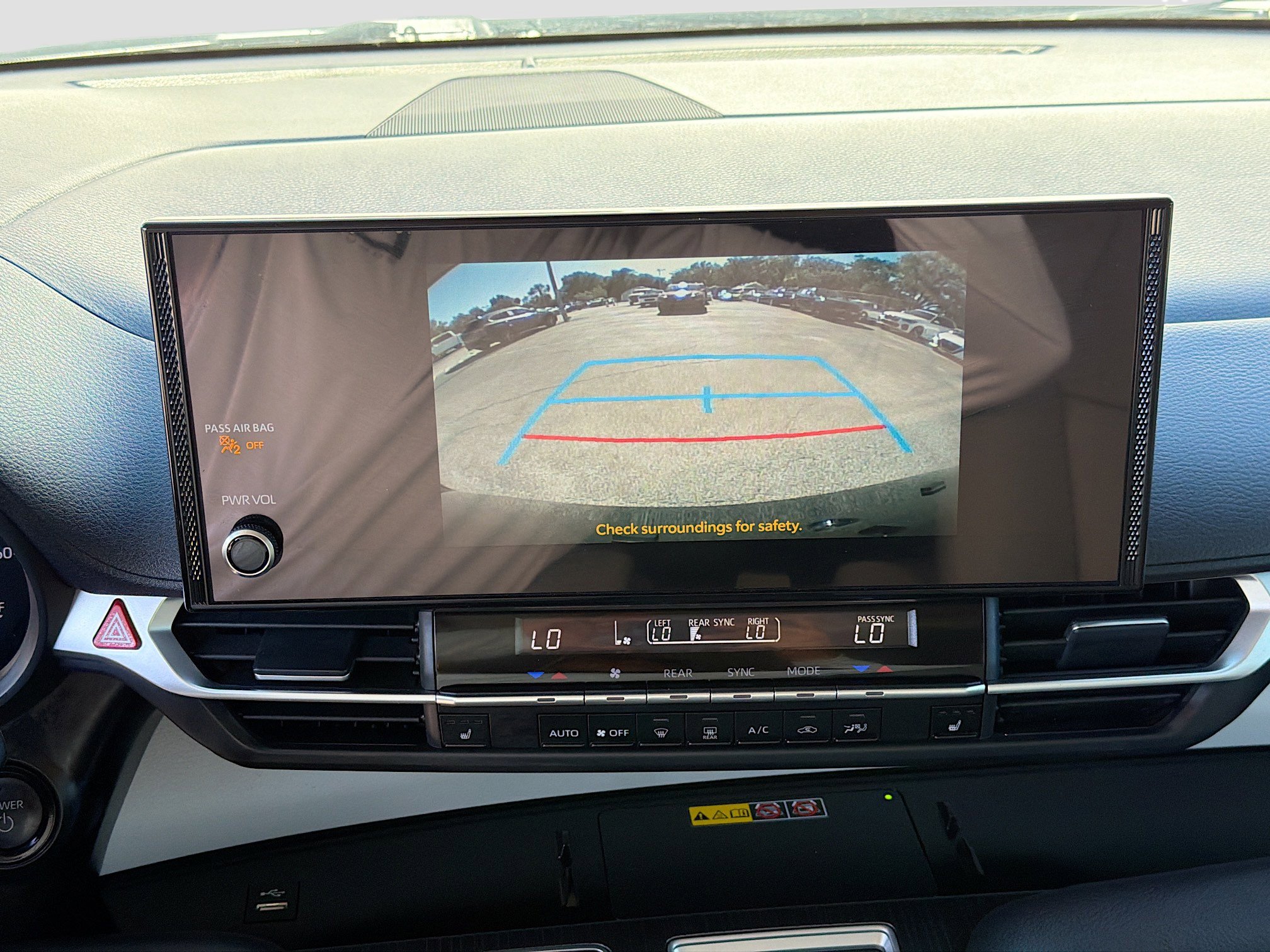 Used 2025 Toyota Sienna XLE w/ XLE Plus Package FWD image 33