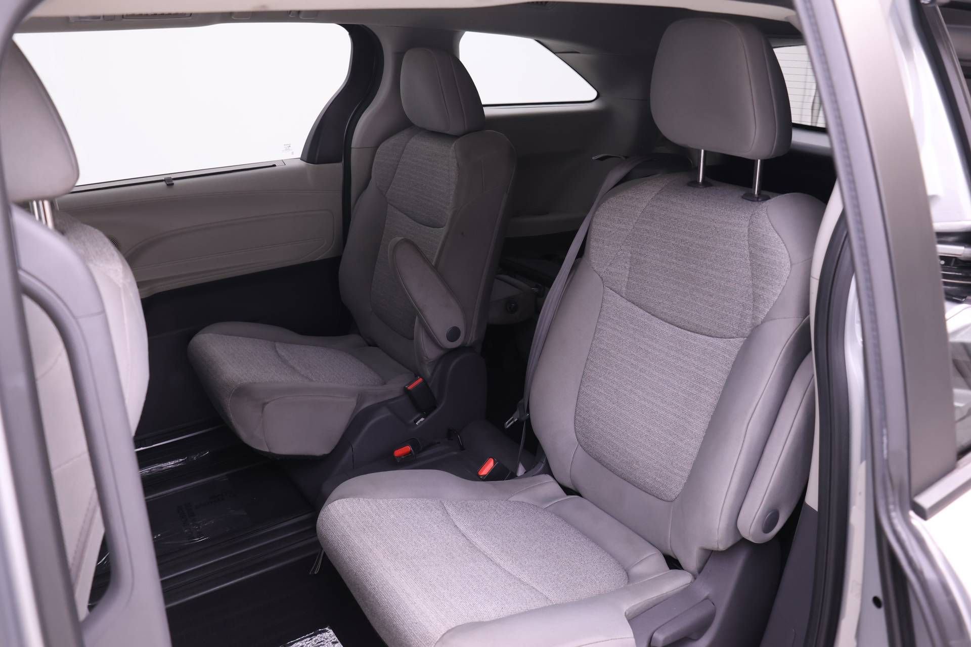 Used 2021 Toyota Sienna LE image 10