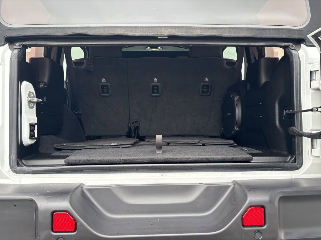 Used 2022 Jeep Wrangler Unlimited Rubicon w/ Xtreme Recon 35" Tire Package image 7