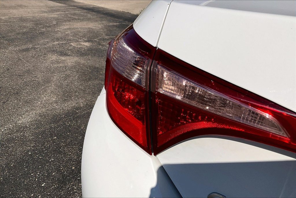 Used 2018 Toyota Corolla LE FWD image 29