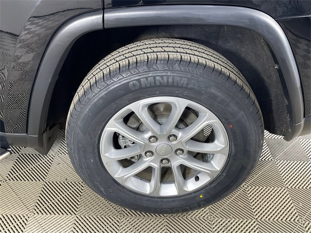 Used 2021 Jeep Grand Cherokee Laredo image 18