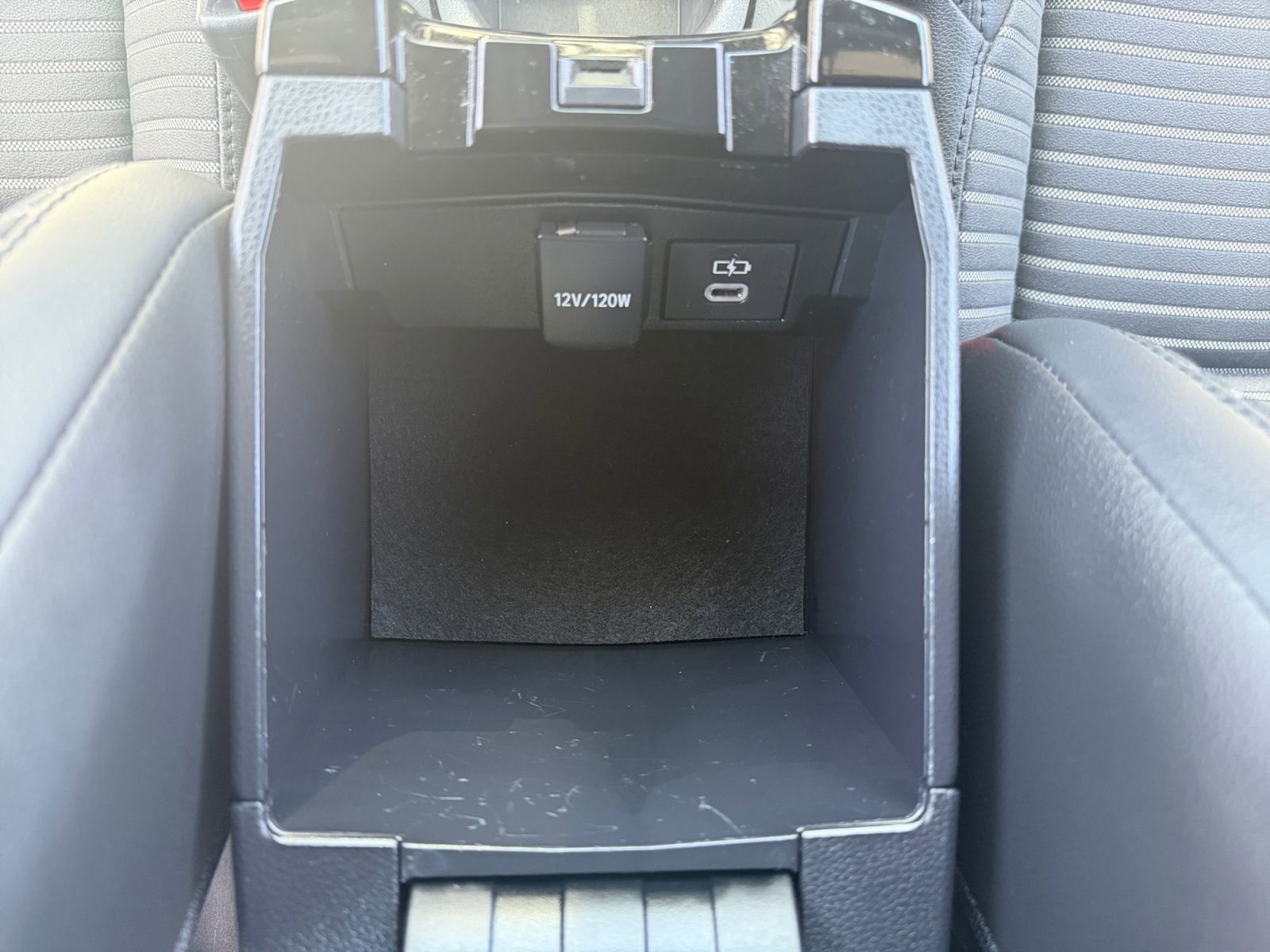 Used 2024 Toyota Corolla Cross XSE w/ Convenience Package image 19