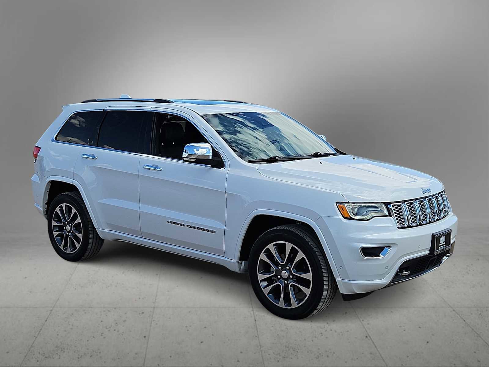 Used 2017 Jeep Grand Cherokee Overland w/ Jeep Active Safety Group RWD image 2