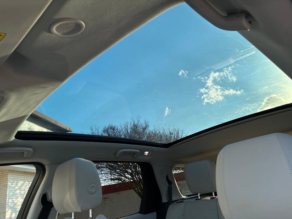 Used 2024 Land Rover Discovery Sport S image 21