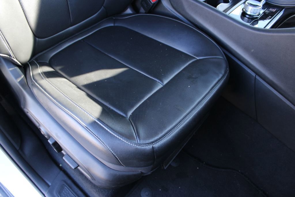 Used 2024 Jeep Grand Cherokee L Limited w/ Luxury Tech Group II image 15