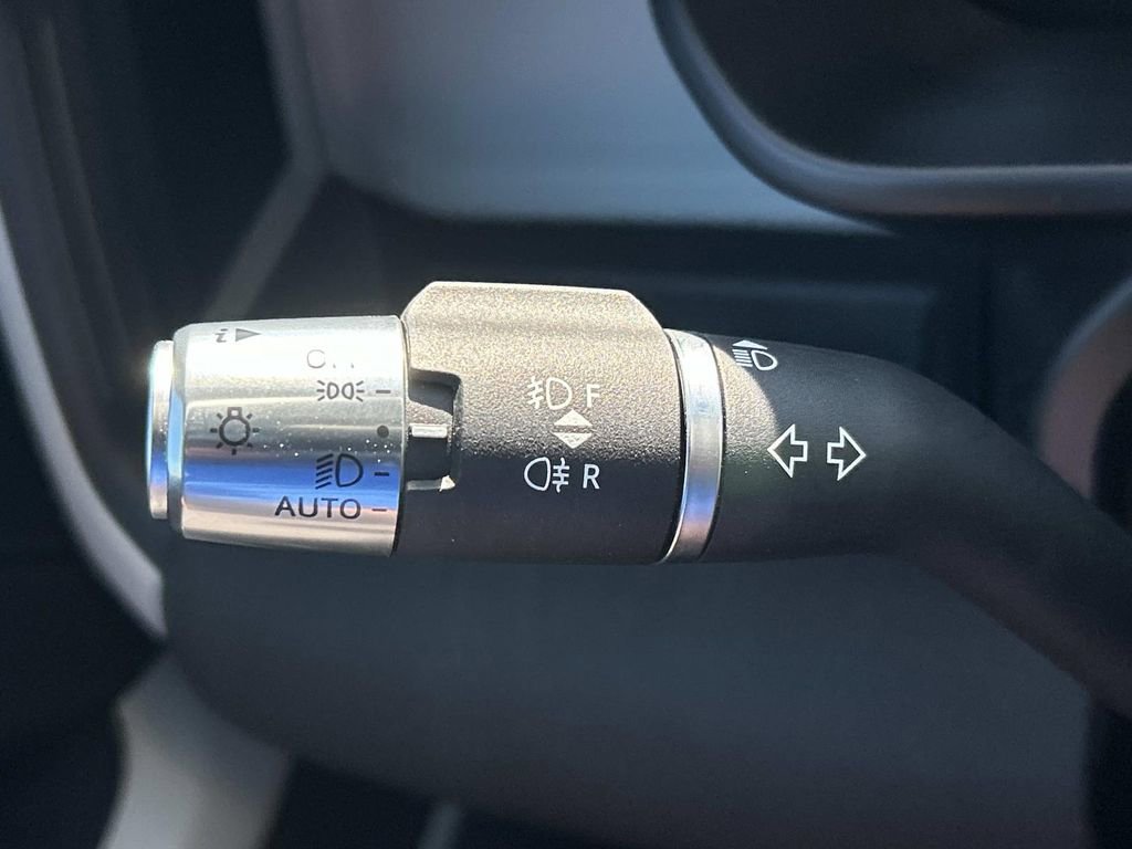 Used 2022 Land Rover Defender 90 X-Dynamic S AWD/4WD image 29