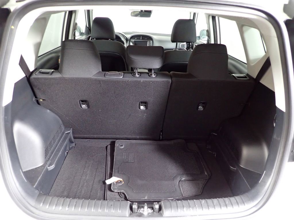 Used 2025 Kia Soul LX image 14