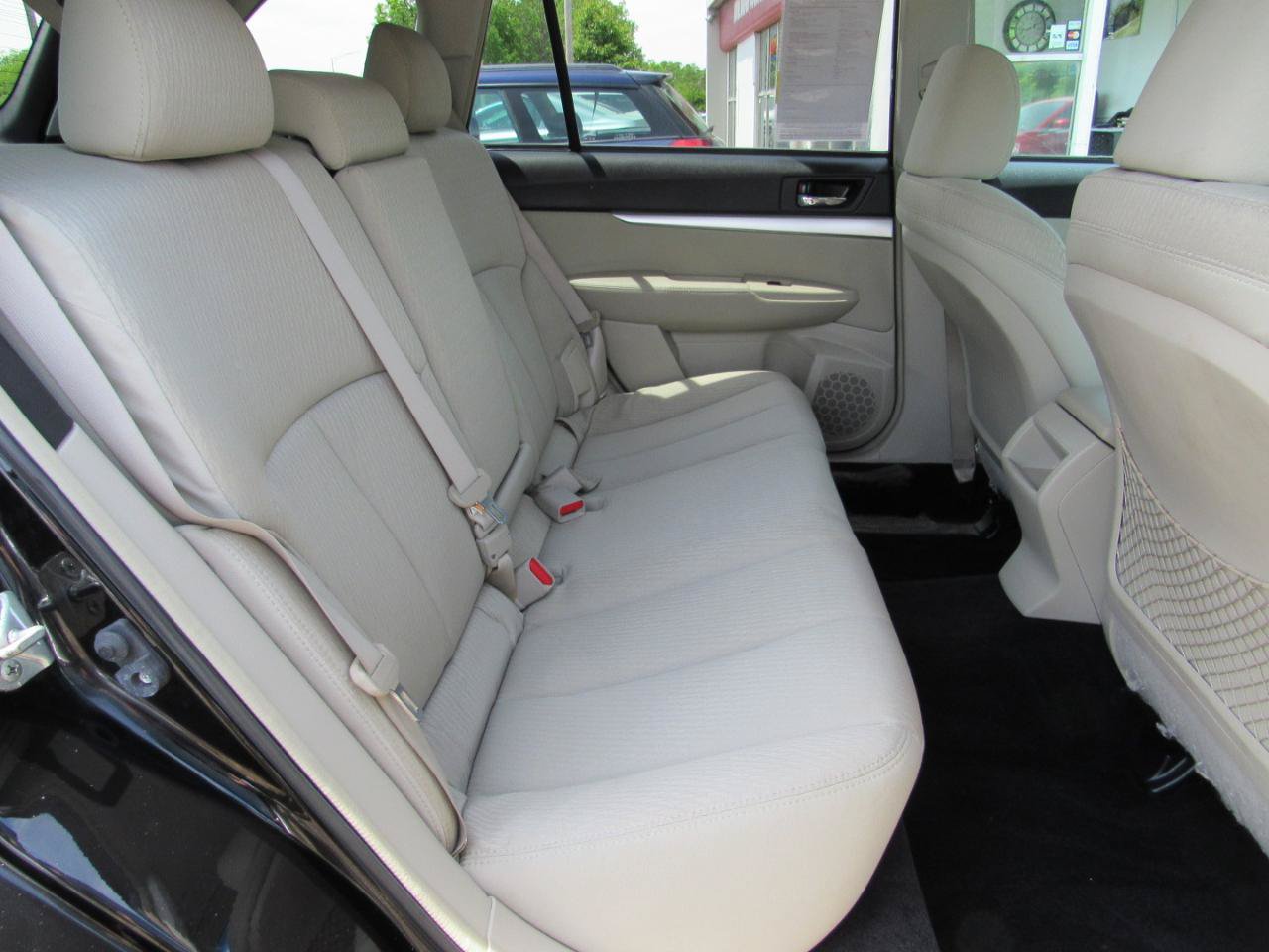 Used 2011 Subaru Outback 2.5i Premium AWD/4WD image 7