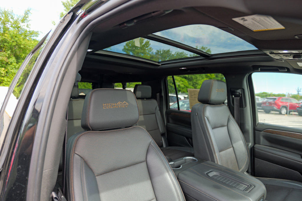 Used 2023 Chevrolet Suburban High Country AWD/4WD image 40