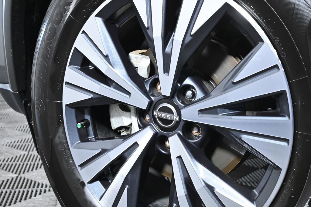 Used 2023 Nissan Rogue SV w/ SV Premium B Package image 31