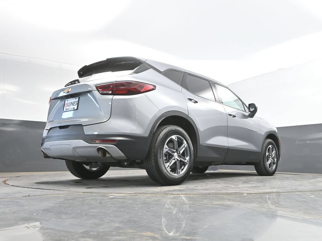 Used 2025 Chevrolet Blazer LT FWD image 35