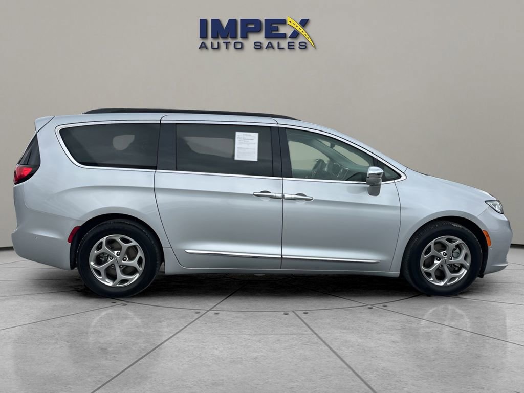 Used 2022 Chrysler Pacifica Limited image 6