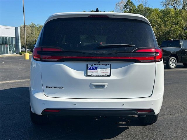 New 2026 Chrysler Pacifica Select image 7