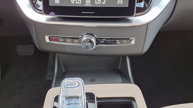 New 2026 Volvo XC90 B6 Plus w/ Protection Package Premier image 25