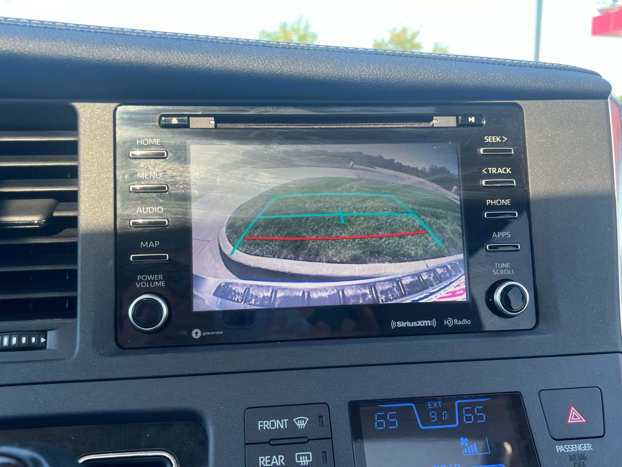 Used 2019 Toyota Sienna XLE Premium w/ Carpet Mat Package FWD image 15