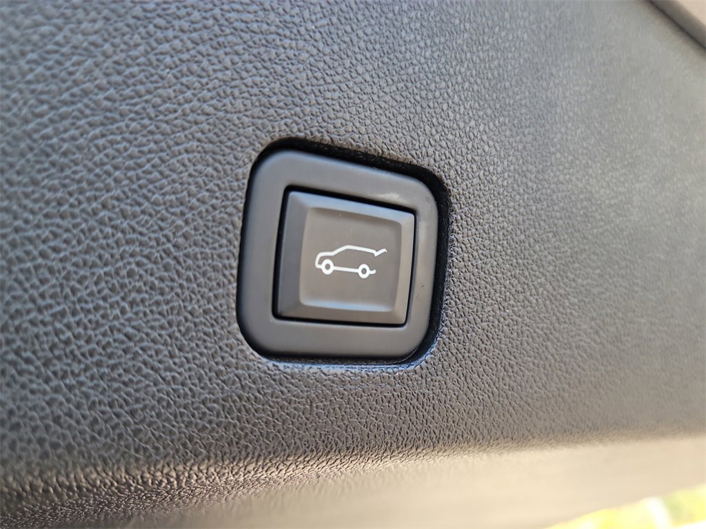 Used 2024 Cadillac XT6 Premium Luxury w/ Technology Package image 9