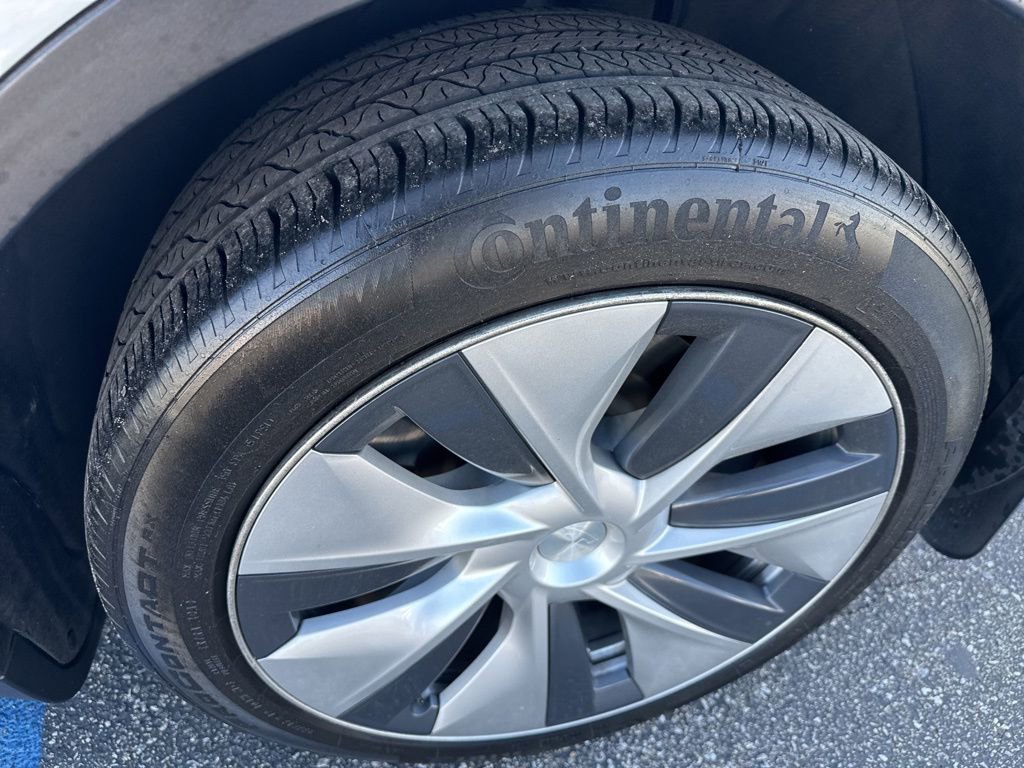 Used 2020 Tesla Model Y Long Range image 11