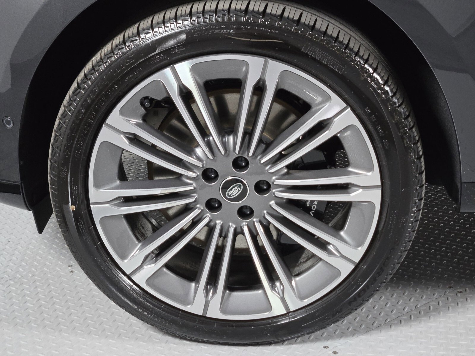 New 2025 Land Rover Range Rover SE image 9