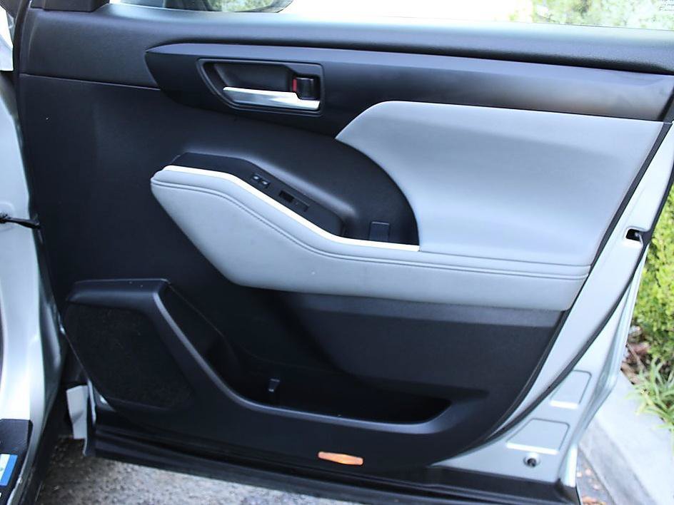 Used 2021 Toyota Highlander XLE FWD image 20