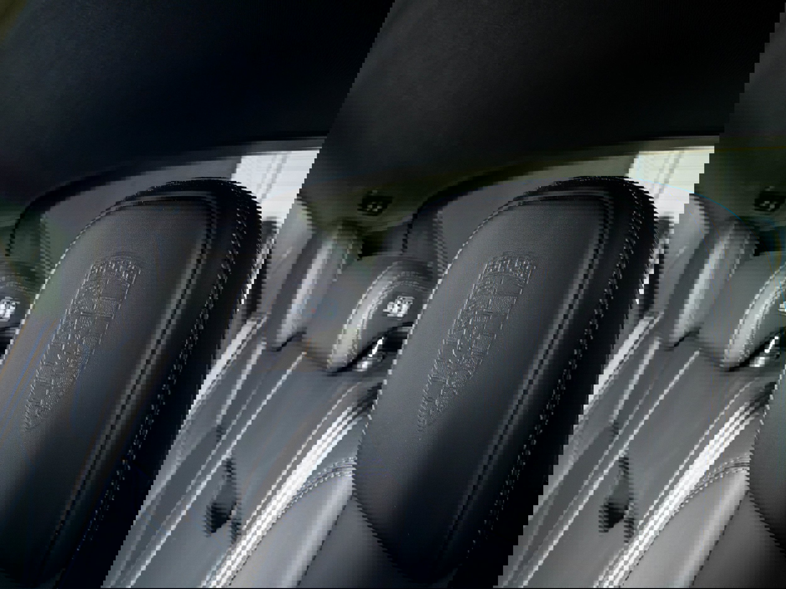 Certified 2025 Porsche Macan Turbo image 41