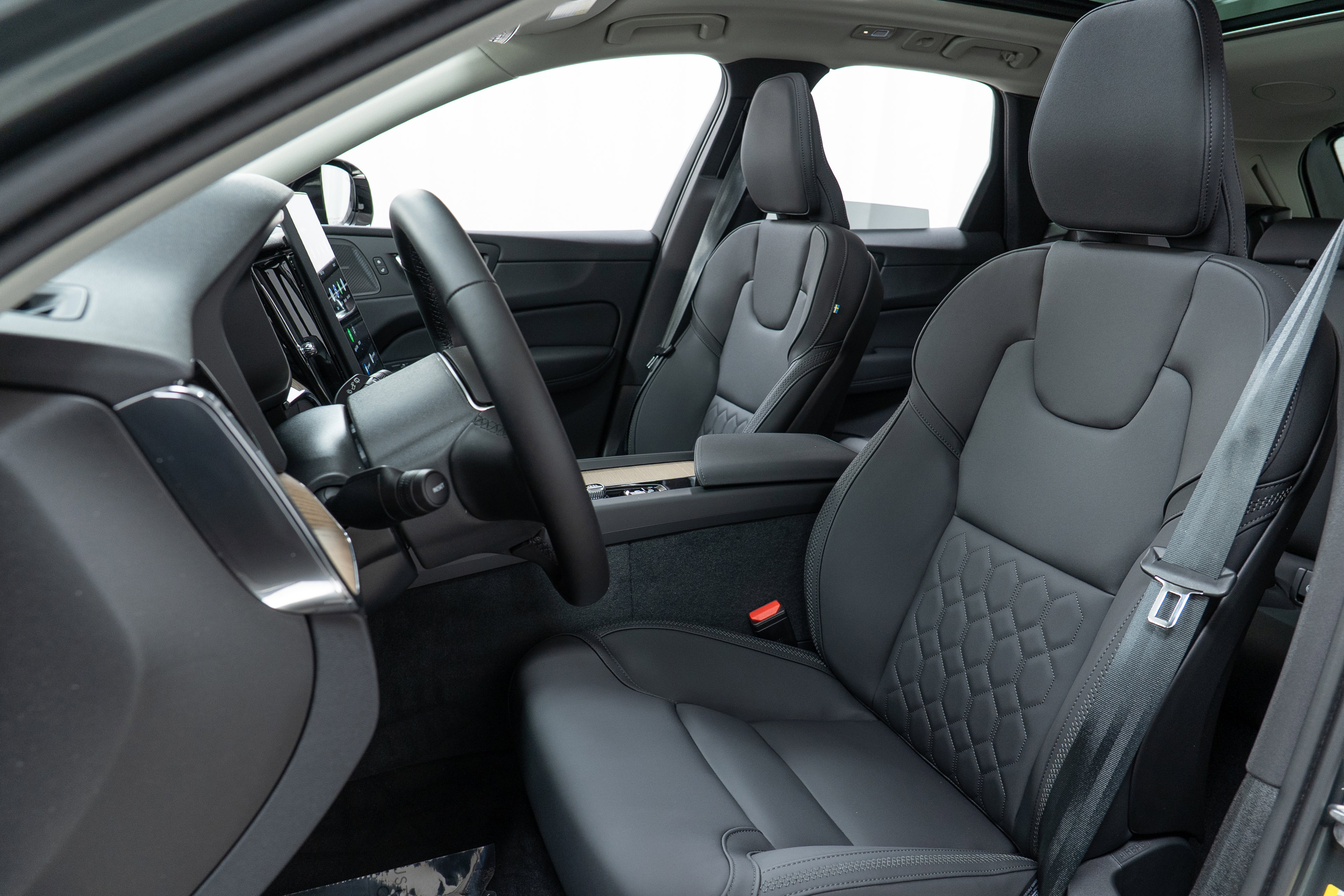 New 2026 Volvo XC60 B5 Plus w/ Climate Package image 13