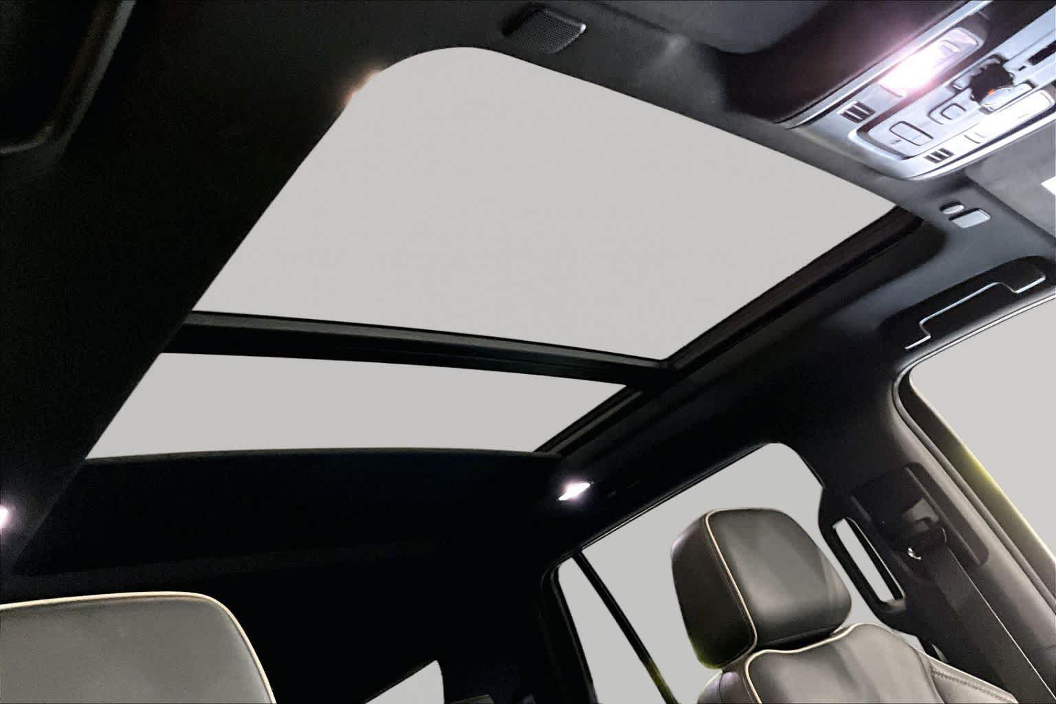 Used 2023 Chevrolet Tahoe Premier AWD/4WD image 13